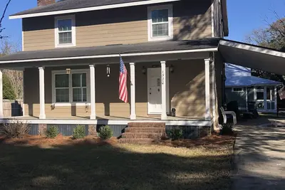 Image de Roomy home in Old Mt. Pleasant near beaches and historic downtown Charleston.