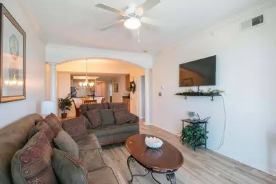 Image de Beautiful 2br/2ba Condo with Gulf Views – Legacy Tower I Unit 1206, 12th Floor Coastal Retreat