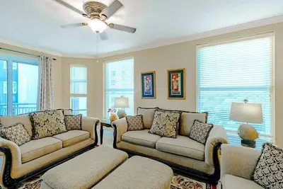 Image de Beautiful 3br/3ba Corner Condo with Gulf Views – Legacy Tower 1, Unit 1008 – 10th Floor Retreat