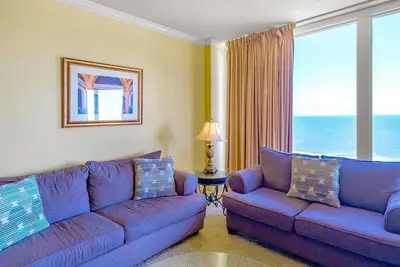 Image de Beautiful 3 Bedroom / 3 Bathroom Condo Overlooking