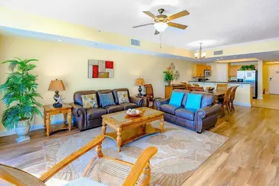 Image de Experience coastal living at Sienna 1006 a spacious 3br 2ba Gulfport condo with stunning Gulf views!