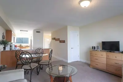 Image de Beautiful 2 Bd\/ 1. 5 Bth 2-Story Condo Just a Short Walk to the Beach Os-93
