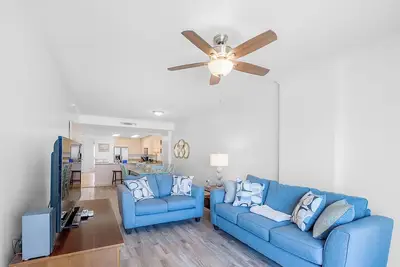 Image de Beautiful 2 Bedroom \/ 2 Bathroom Condo Directly on the Beach Sb-310