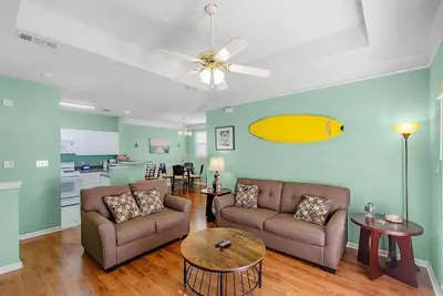 Image de Beautiful 1Bd / 1Bth 2nd Flr Single Garage Walking