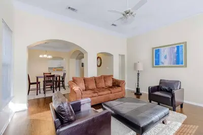 Image de Beautiful 2 Bd / 2 Bth 2nd Flr Double Garage Walki