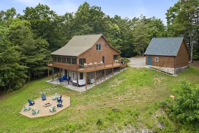 Image de \"The Cabin\": Views, Fire Pit, High Speed WiFi
