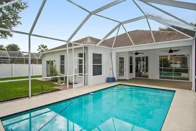Image de 3 bedroom 2 bath Ranch with pool