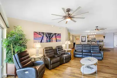 Image de Sea Breeze 1011 Penthouse