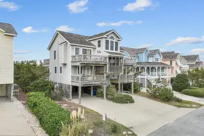 Image de Only 145 yards from the beach, with community pool access!