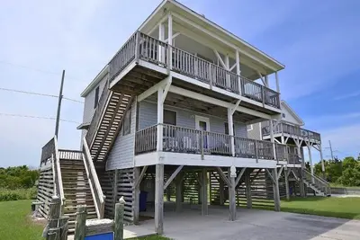 Image de Enjoy this tranquility while still having easy access to all that the Outer Banks has to offer.