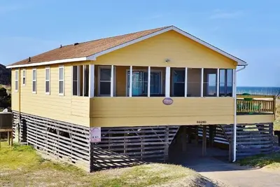 Image de Listen to the waves break and look for dolphins right from your screened-in porch!