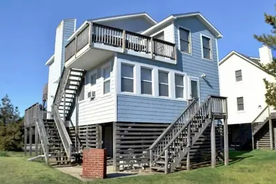 Image de Located in a calm community in South Nags Head, it is the perfect family getaway.