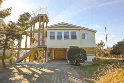 Image de Located on a quiet side street you'll enjoy views of the wildlife preserve.
