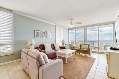 Image de Dreamy Navarre Getaway w/ Shared Pool/Hot Tub, Corner Location & Private Balcony
