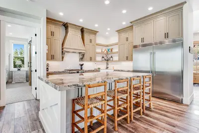 Image de Gorgeous Modern Home w/ Lake Views, WiFi, Central Ac, Washer/Dryer, & Fireplace