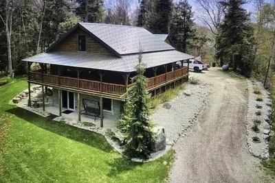 Image de Log Home Located on Lake Muskallonge