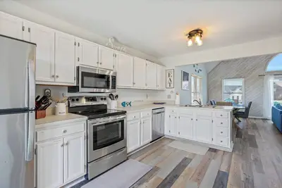 Image de Family Beach House \/ Hot Tub-New Heated Pool 2024