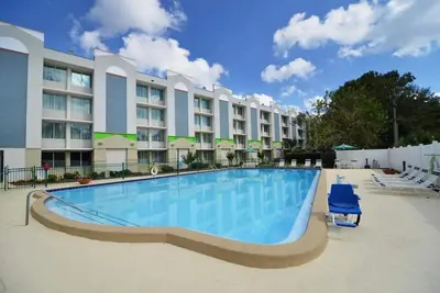 Image de Welcome to Luxury! 2 Exquisite Units, Free Parking, On-site Pool!