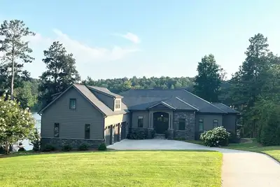 Image de Luxury Lake Keowee Waterfront Home - Great Views, Private Dock & Firepit