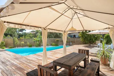 Image de Bella - Piscine privée et barbecue à Cabrils