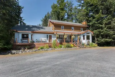 Mt. Benson Suite at Bell In the Woods B&B (King/Queen/2xTwin/Bottom Flr) Max6ppl
