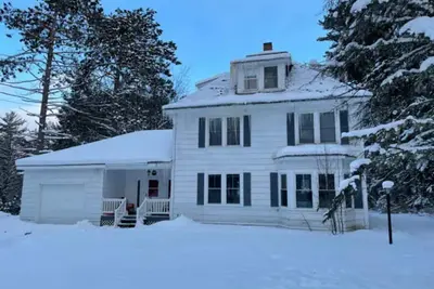 Image de A perfect family home, walking distance to town.