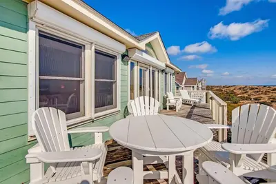 Image de Summer Savings - Oceanfront Home with Pool, Hot Tub, Home Theater, and Game Room