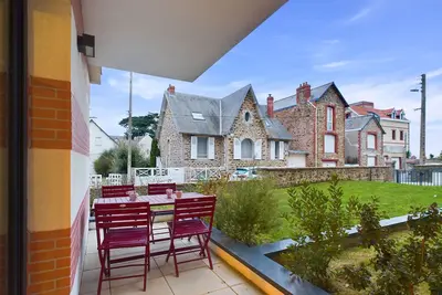 Image de À 50m de la plage, bel appartement pour 6