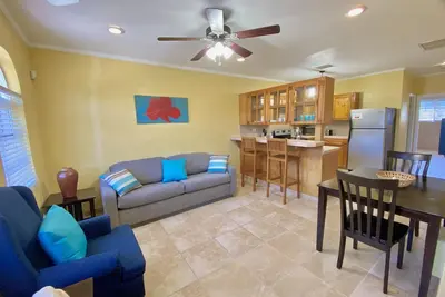 Image de Soledad One ‘Beautiful And Modern, Comfort And Convenience With Island Flair! '