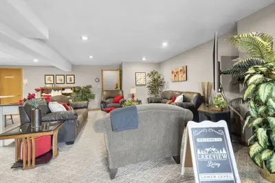 Image de Lakeview Living-Lower Living Plus-Vacation Rental