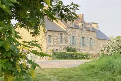 Image de Nature, authenticité, et art de vivre dans une jolie maison sur la Rance