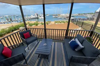 Image de Waterfront Downtown Cottage w\/ Beach