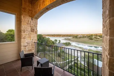Image de The Great Escape- large Canyon Lake waterfront home, sleeps 11!