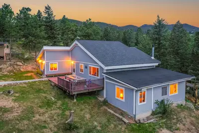 Image de ⛰️Secluded Modern Mountain Lodge w/ Mtn Views/ Game Room🕹️/Deck