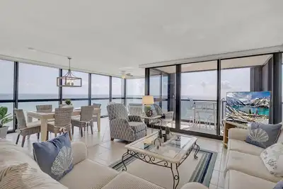Image de Stunning Ocean Front Penthouse