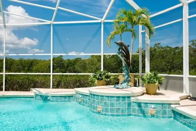 Image de Sleeps 10, Htd Pool, Waterfront, Private Dock