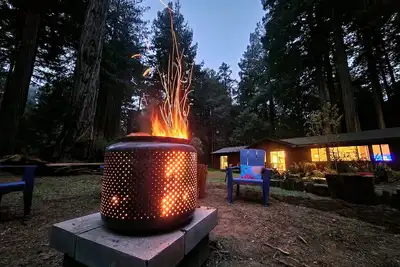 Image de Pacific Redwood Hideaway - Pristine forest, luxurious, private and pet friendly