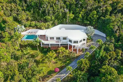 Image de Private Oasis with Breathtaking Views