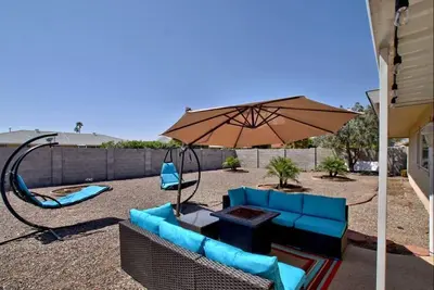 Image de New! Sun City 2 Bedroom Retreat w/ Retro Arcade Console