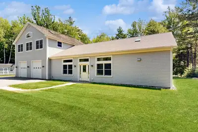 Image de Newly Renovated Home w/ Large Yard & Great Kitchen - Near Downtown & Acadia