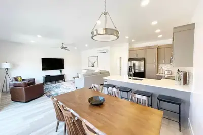 Image de New Family-Friendly Townhome w/ Pool & Hot Tub