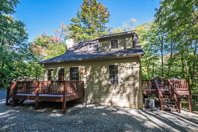 Image de Meant to Be | Pet Friendly + Serene Wooded Views & Fire Pit!