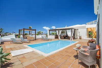 Image de Villa de vacances Capricho avec vue sur la mer et la montagne et piscine