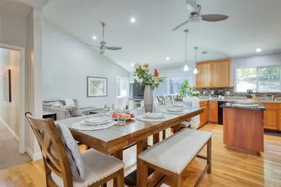 Image de 5 Bedroom wine Country Home, Grill, Hot Tub, Granny unit in Santa Rosa