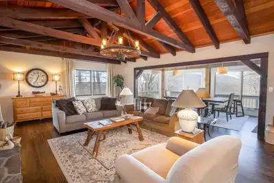 Image de Mountain Modern Blended with Cottage Farmhouse