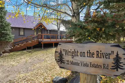 Image de \"Wright on the River\" 5 Star-Riverfront-Large Cabin-Wifi-Firepit-Large Deck