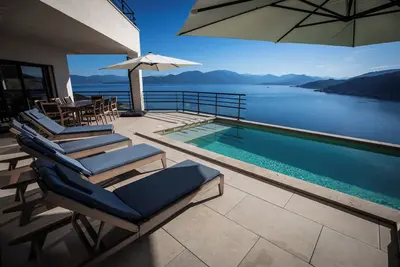 Image de Villa d'architecte 5 étoiles *****, piscine, plage à pied
