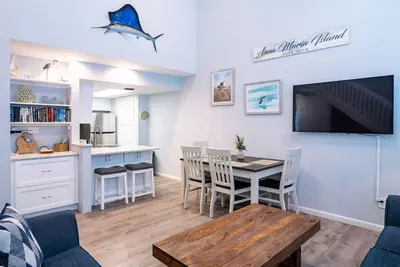 Image de La Playita 7 | Steps to Beach, Heated Pool & Walkable Island Charm.