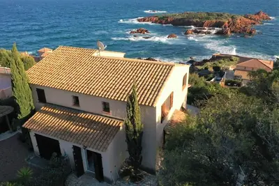 Image de Maison Les Pieds Dans L'eau Avec Vue Sur La Mer