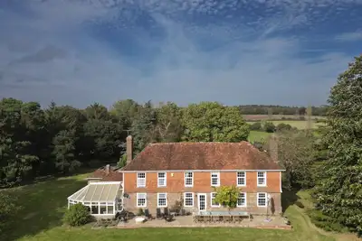 Image de Secluded Farmhouse set in 300 acres, sleeps 11 comfortably, and up to 14 people.